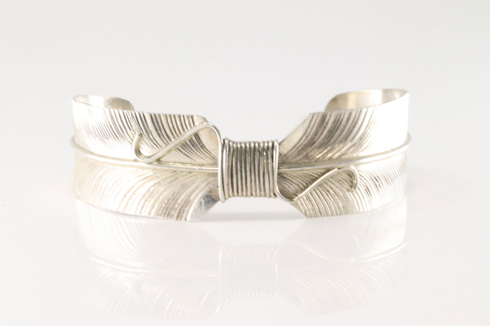 Native America Navajo Sterling Silver Solid Feather Bracelet Cuff By B.Begay. (1 of 4)