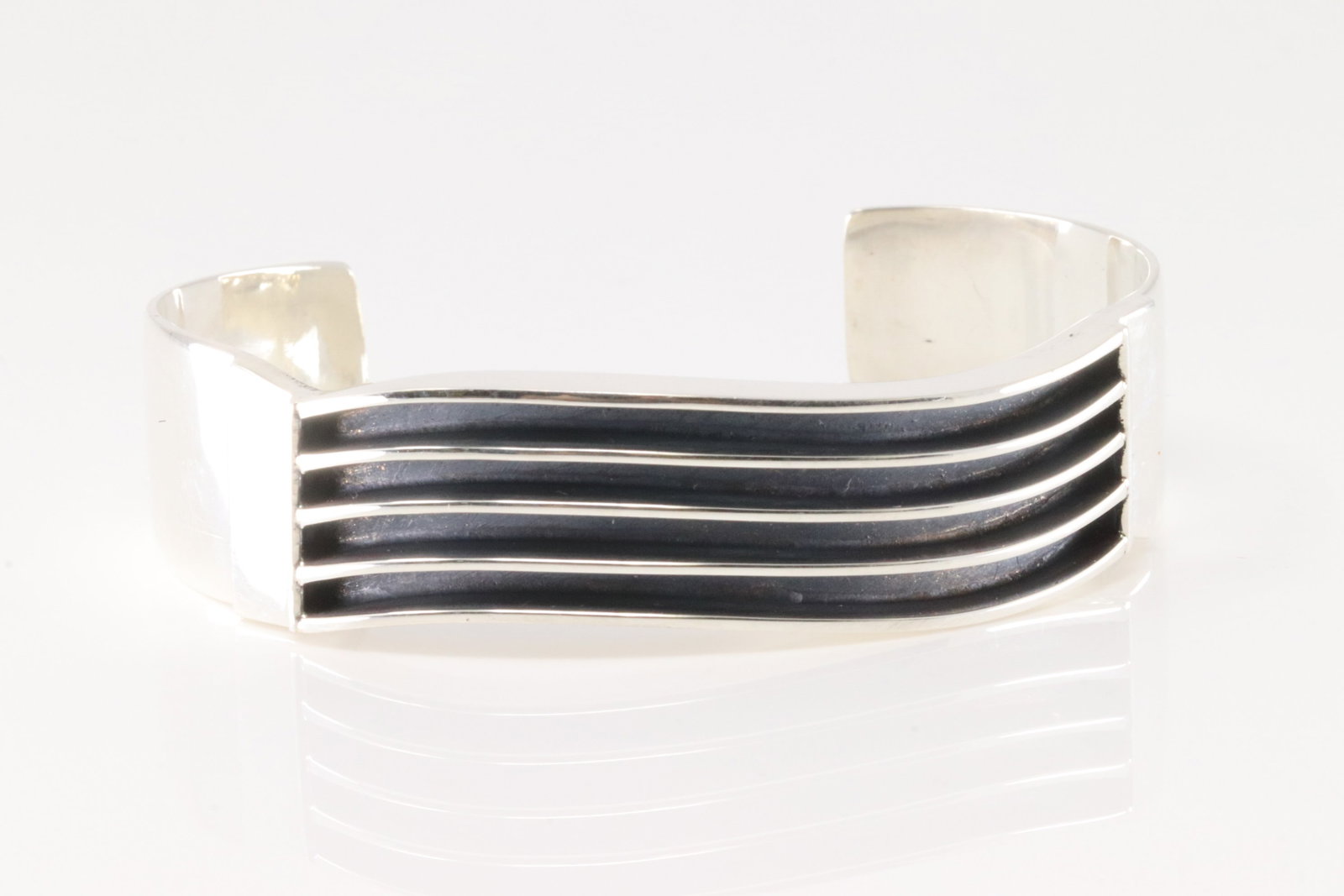 Native America Navajo Sterling Silver Solid Bracelet Cuff By James Bahe.: This is a Native America Navajo Sterling Silver Solid Bracelet Cuff By James Bahe.