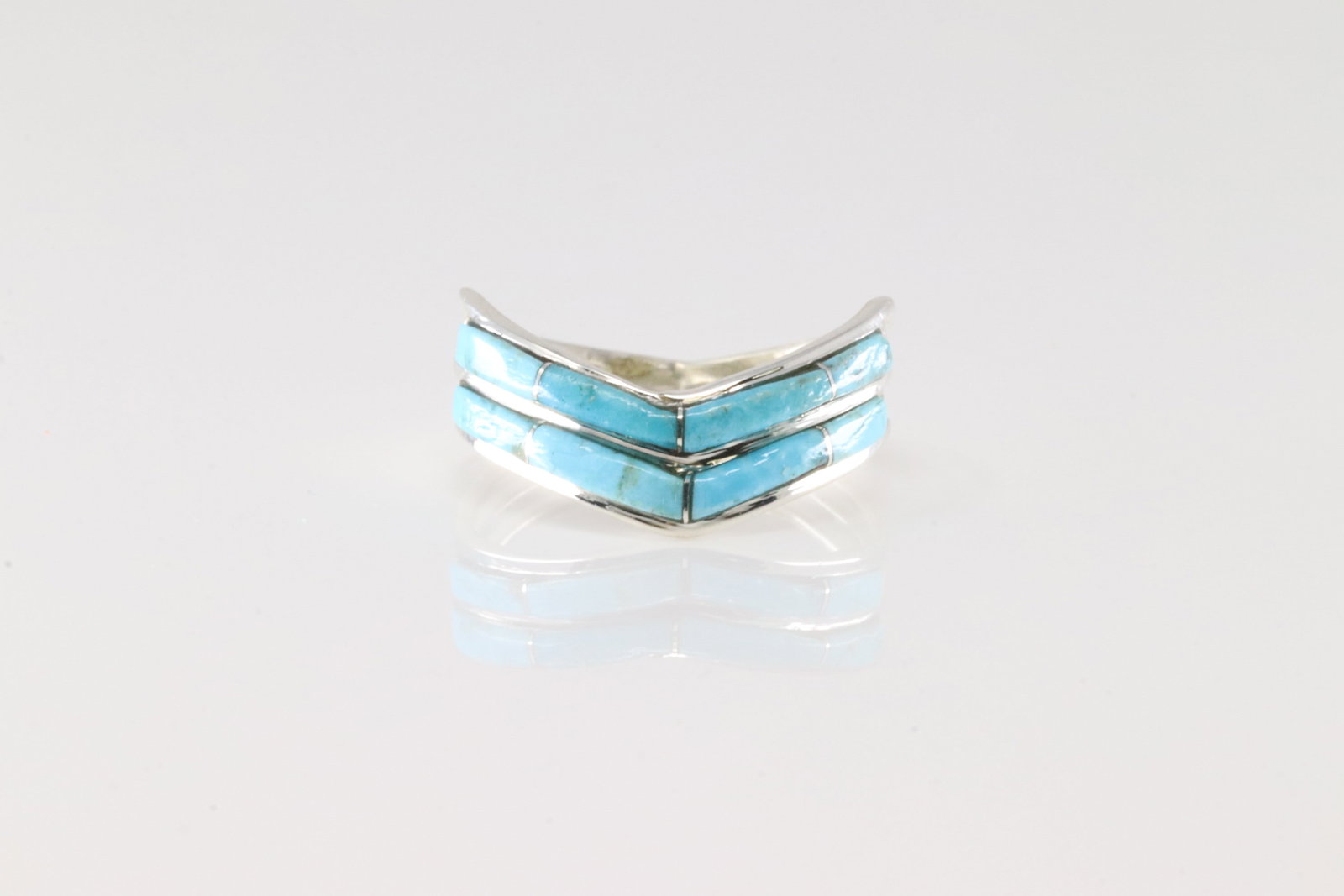 Native America Navajo Sterling Silver Turquoise Inlay Ring By Jamie Johnson.: This is a Native America Navajo Sterling Silver Turquoise Inlay Ring By Jamie Johnson. Ring size: 7.50.