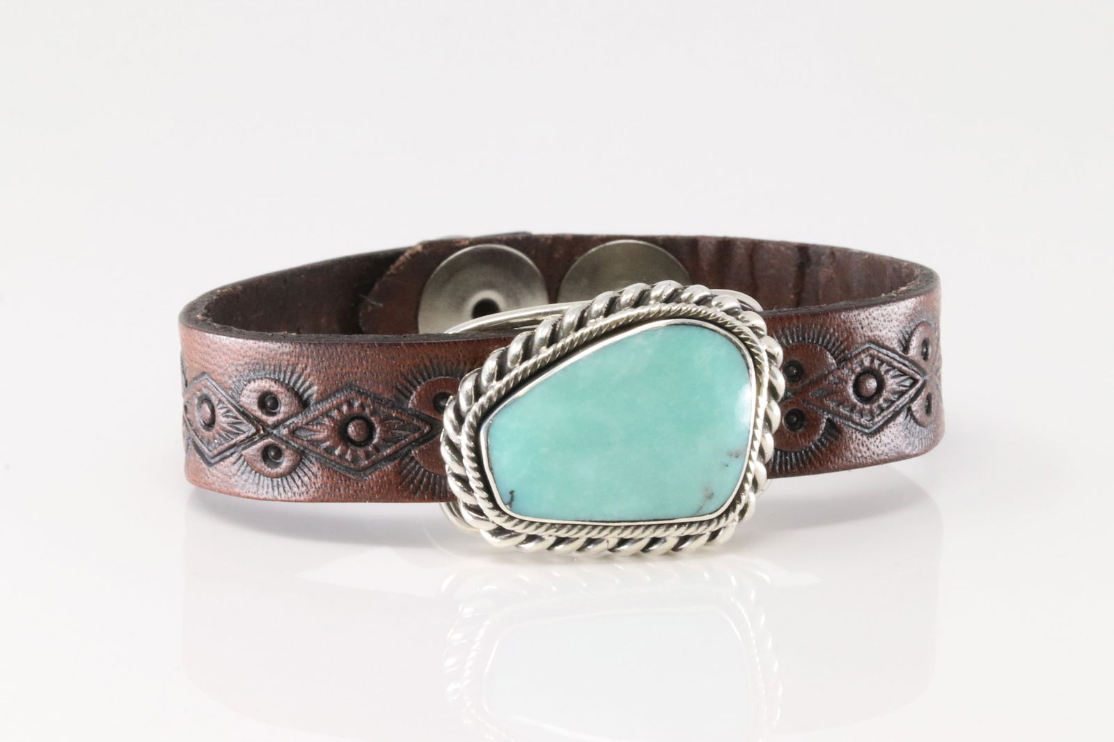 Native America Navajo Sterling Silver Turquoise Leather Bracelet By Mike Smith.: This is a Native America Navajo Sterling Silver Turquoise Leather Bracelet By Mike Smith. Bracelet length: 8.00.
