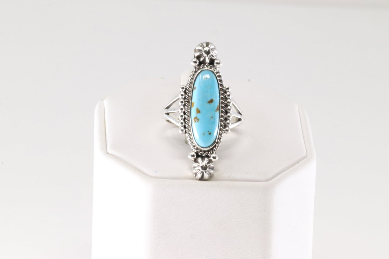 Native America Navajo Sterling Silver Turquoise Ring By Daniel Benally.: This is a Native America Navajo Sterling Silver Turquoise Ring By Daniel Benally. Ring size: 8.00.