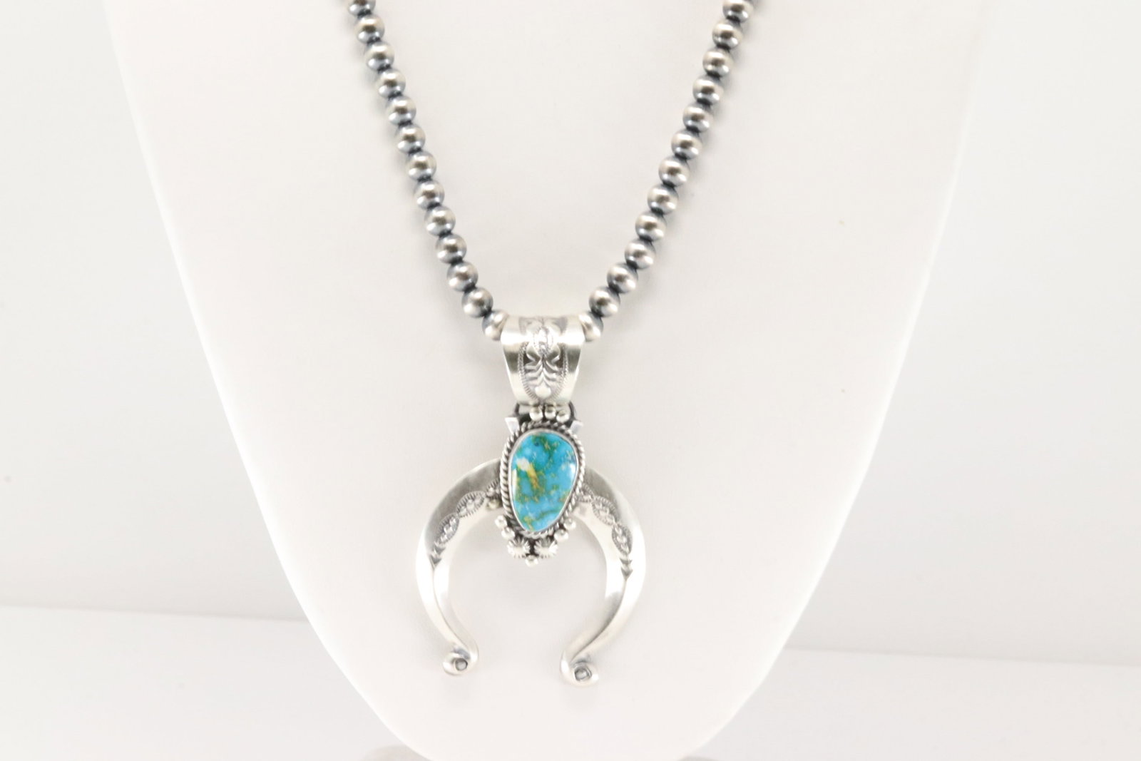 Native America Navajo Sterling Silver Kingman Turquoise Naja Necklace By Samuel Yellowhair.: This is a Native America Navajo Sterling Silver Kingman Turquoise Naja Necklace By Samuel Yellowhair. Necklace length: 16.00"
