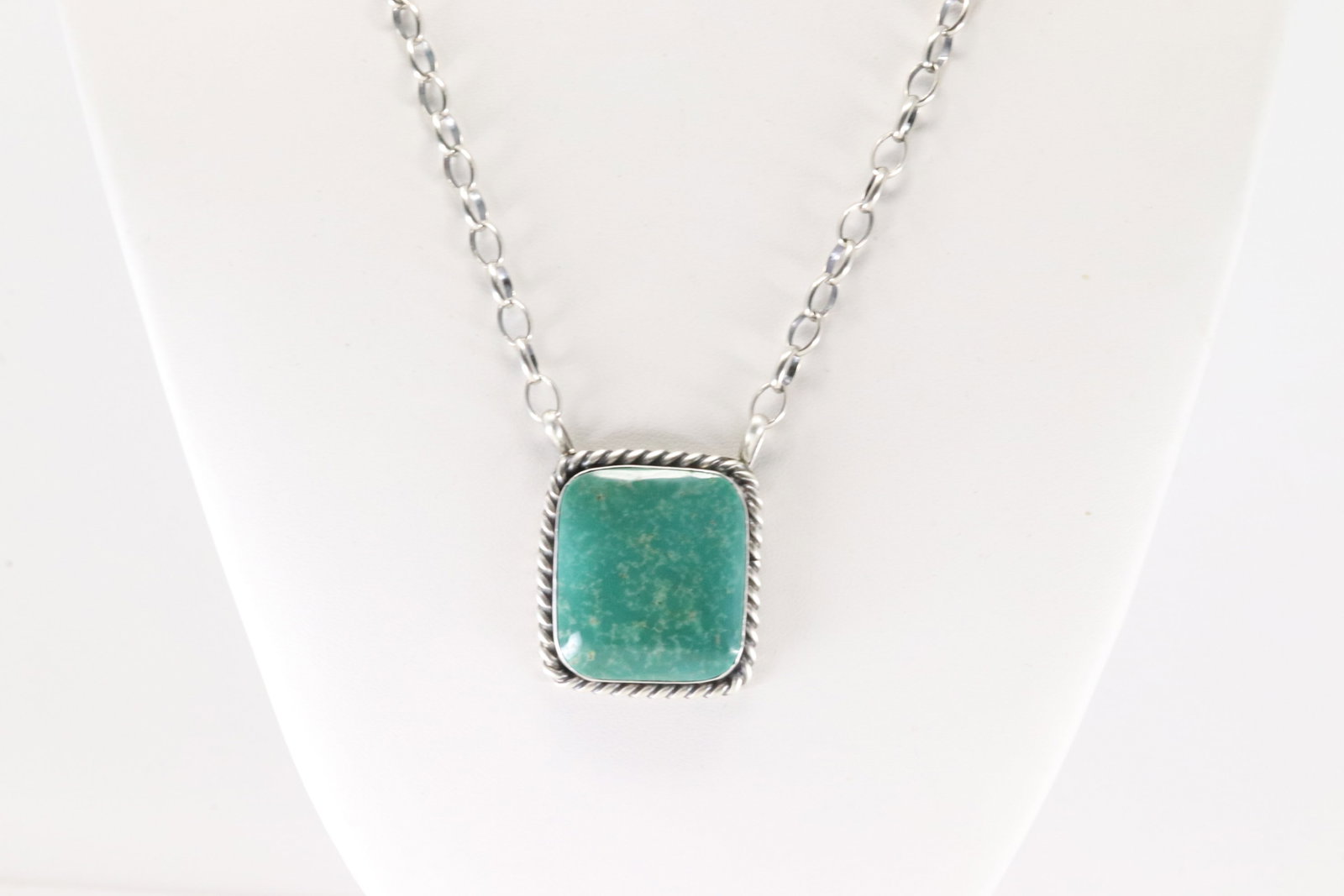 Native America Navajo Sterling Silver Kingman Turquoise Necklace By Augustine Largo.: This is a Native America Navajo Sterling Silver Kingman Turquoise Necklace By Augustine Largo. Necklace length: 18.00"