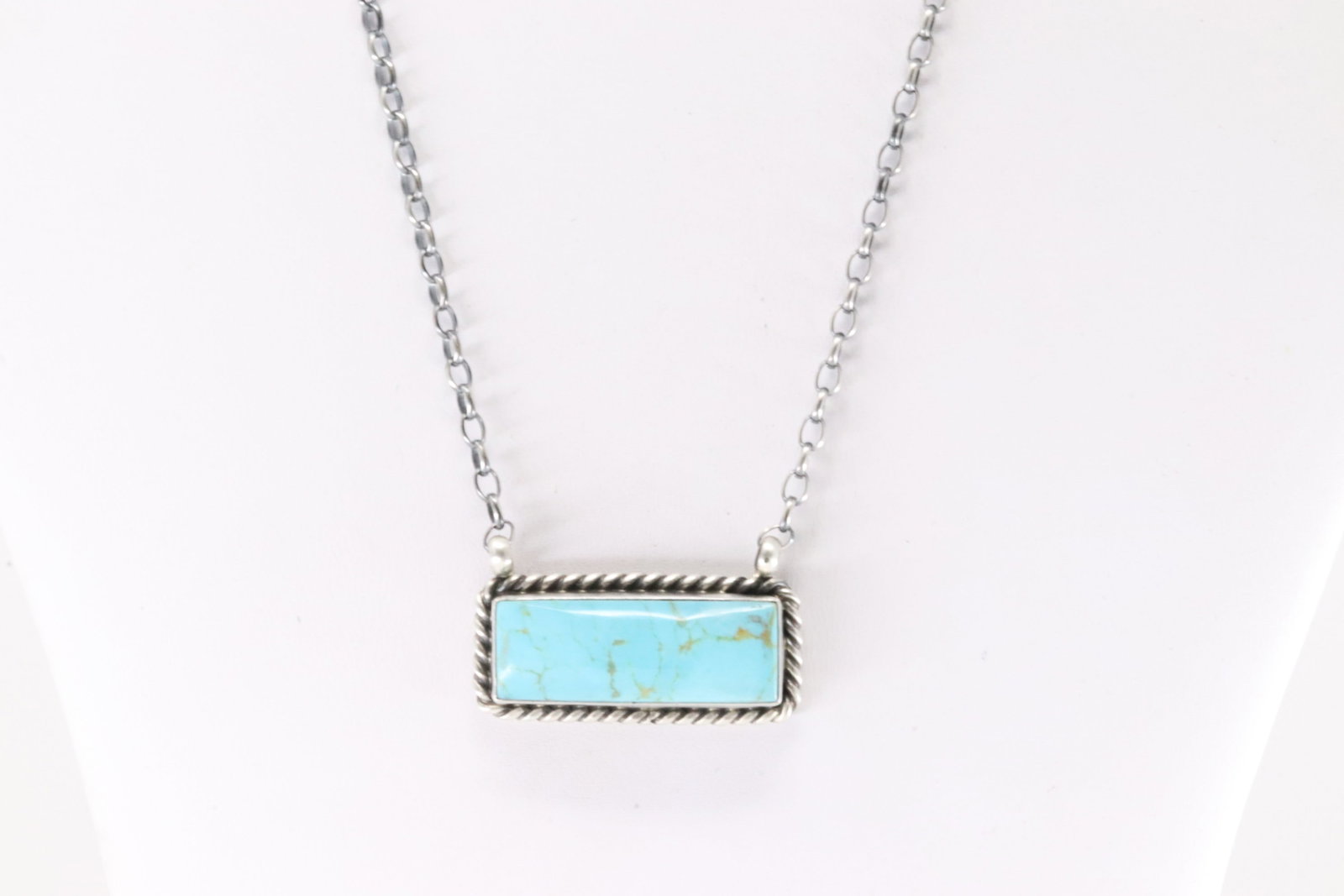 Native America Navajo Sterling Silver Kingman Turquoise Necklace By Augustine Largo.: This is a Native America Navajo Sterling Silver Kingman Turquoise Necklace By Augustine Largo. Necklace length: 18.00"
