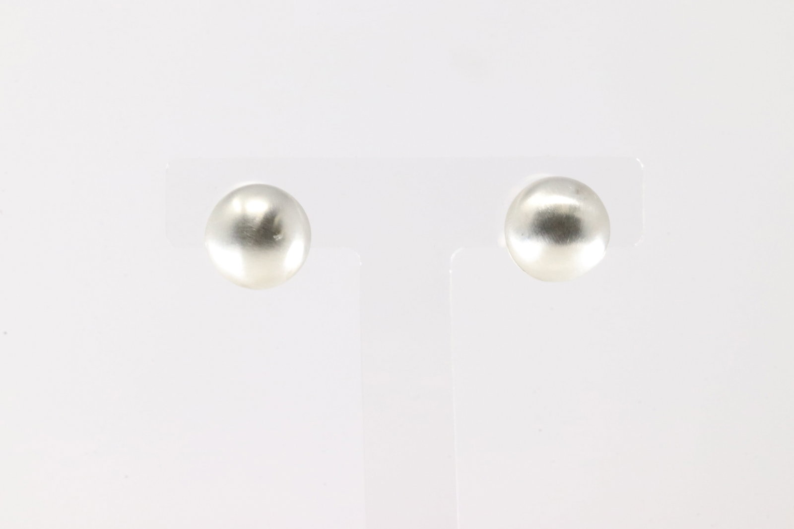Native America Navajo Sterling Silver Pearl Beaded Post Earring's By Monica Smith.: This is a Native America Navajo Sterling Silver Pearl Beaded Post Earring's By Monica Smith.