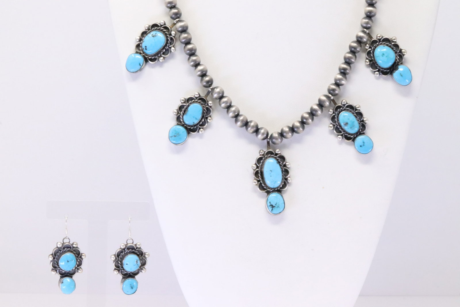 Native America Navajo Sterling Silver Kingman Turquoise Necklace & Earring's Set By Wilson Dawes.: This is a Native America Navajo Sterling Silver Kingman Turquoise Necklace & Earring's Set By Wilson Dawes. Necklace length: