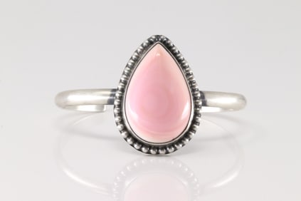 Native America Navajo Sterling Silver Pink Conch Shell Bracelet Cuff By Chimney Butte.