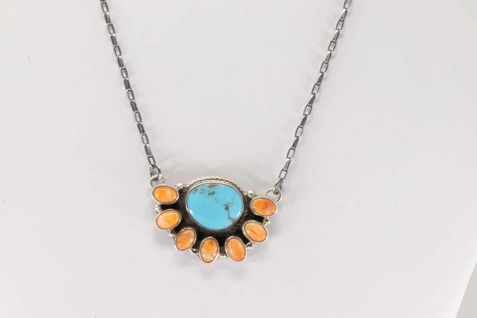 Native America Navajo Sterling Silver Spiny Oyster & Turquoise Necklace By Geraldine James.: This is a Native America Navajo Sterling Silver Spiny Oyster & Turquoise Necklace By Geraldine James. Necklace length: 16.00"