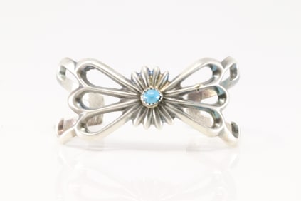 Native America Navajo Sterling Silver Turquoise Bracelet Cuff.