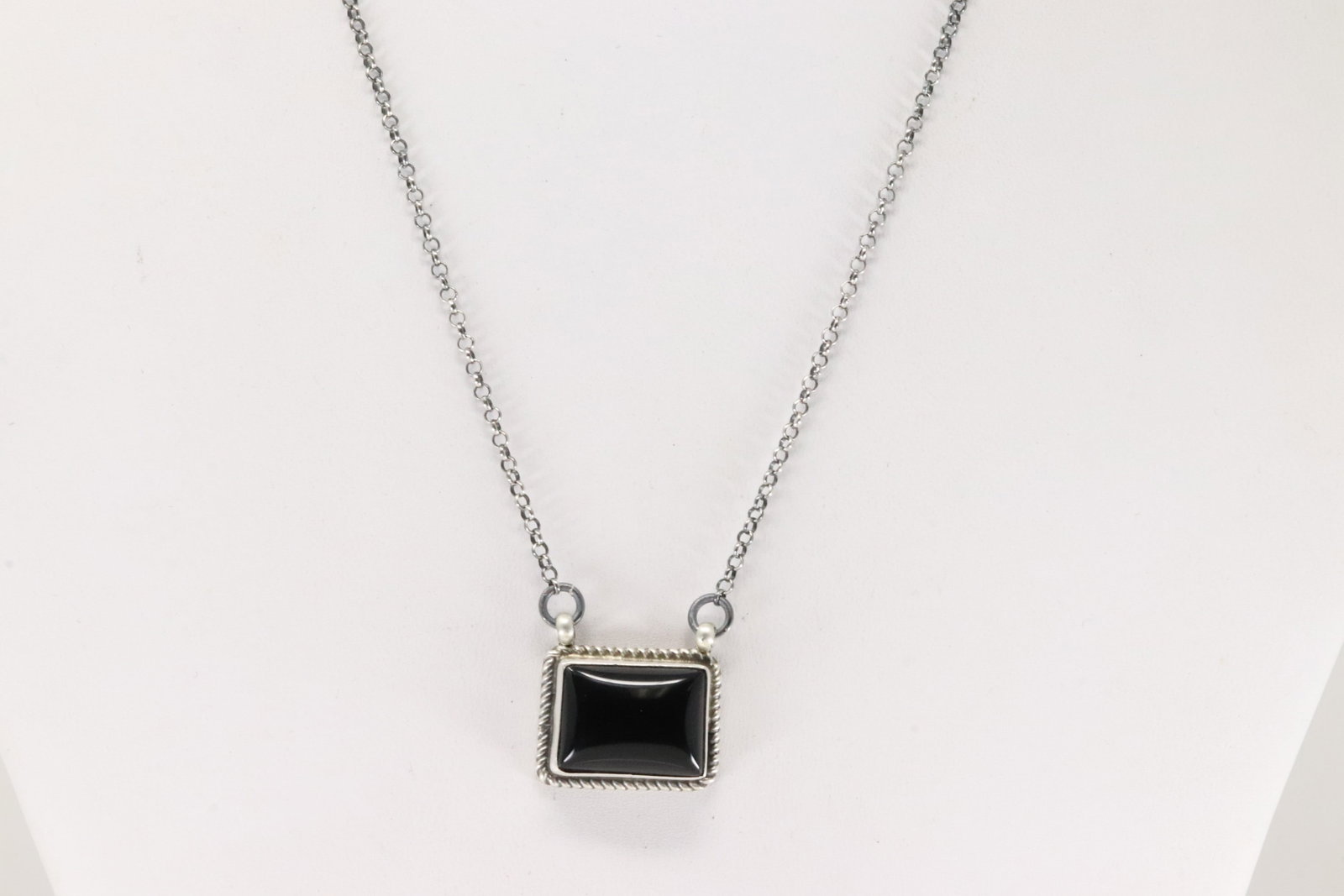 Native American Navajo Sterling Silver Black Onyx Necklace By Judith Dixon.: This is a Native American Navajo Sterling Silver Black Onyx Necklace By Judith Dixon. Necklace length: 16.00"