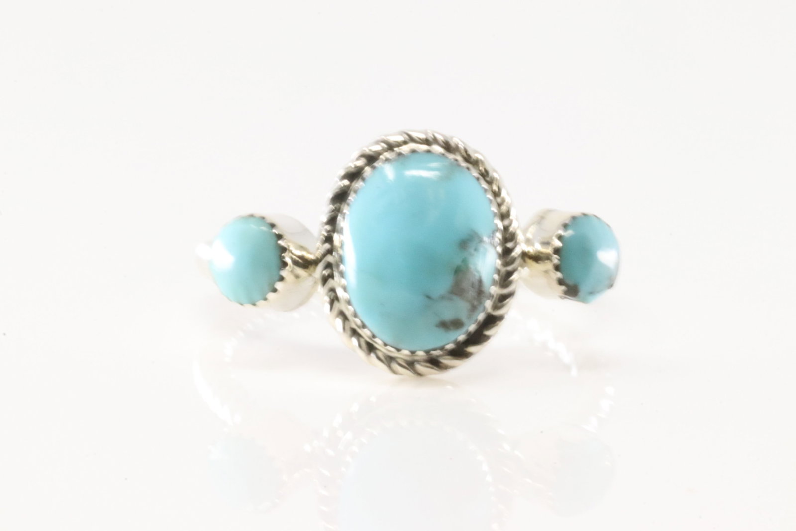 Native America Navajo Sterling Silver Turquoise Ring By Dorothy Lee.: This is a Native America Navajo Sterling Silver Turquoise Ring By Dorothy Lee. Ring size: 9.00.