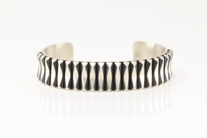Native America Navajo Sterling Silver Solid Bracelet Cuff By L.Tahe.