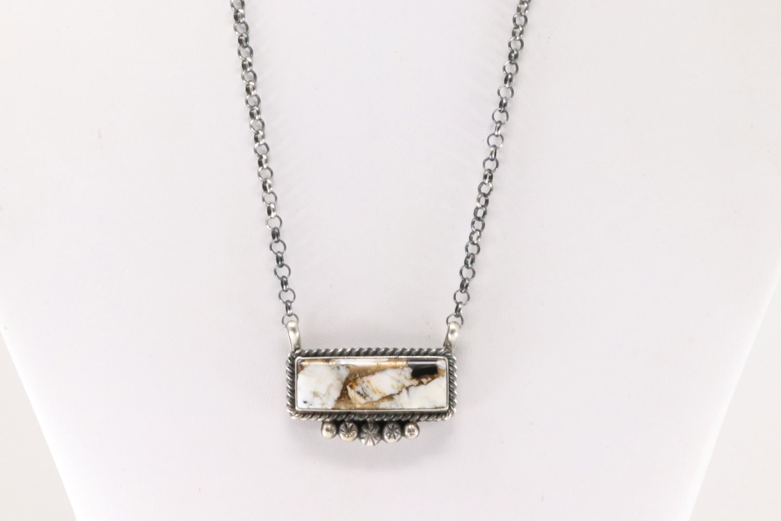 Native America Navajo Sterling Silver Turquoise Compressed Necklace By Alfred Martinez.: This is a Native America Navajo Sterling Silver Turquoise Compressed Necklace By Alfred Martinez. Necklace length: 16.00"
