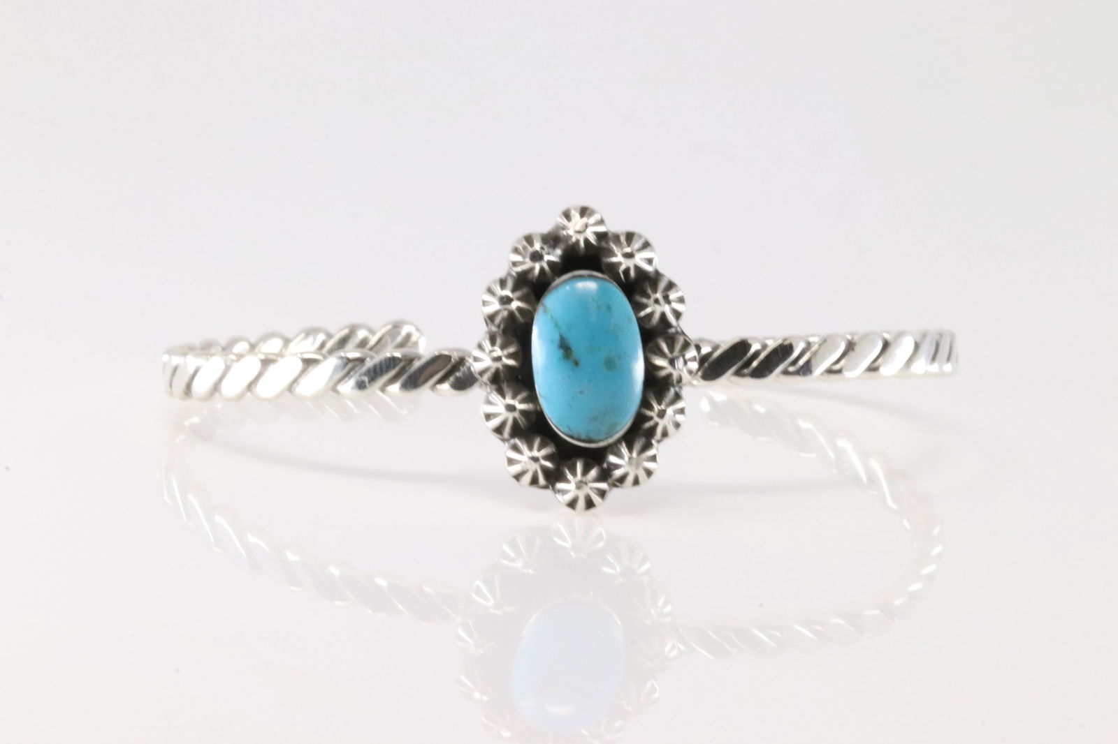 Native America Navajo Sterling Silver Turquoise Bracelet Cuff By Mike Smith.: This is a Native America Navajo Sterling Silver Turquoise Bracelet Cuff By Mike Smith.