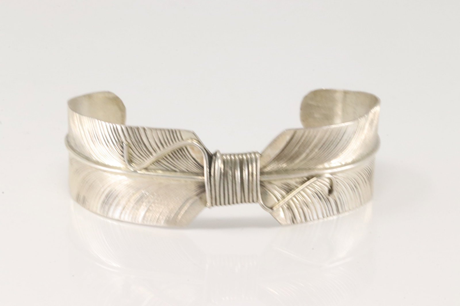 Native America Navajo Sterling Silver Feather Bracelet Cuff By B.Begay.: This is a Native America Navajo Sterling Silver Feather Bracelet Cuff By B.Begay.
