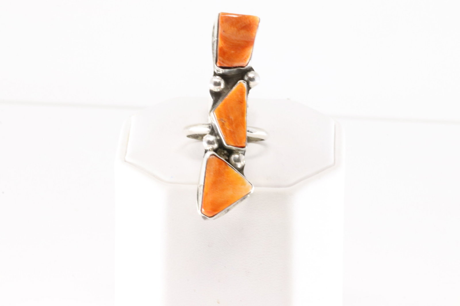 Native America Zuni Sterling Silver Spiny Osyter Ring By Jude Candelaria.: This is a Native America Zuni Sterling Silver Spiny Osyter Ring By Jude Candelaria. Ring size: 9.50.