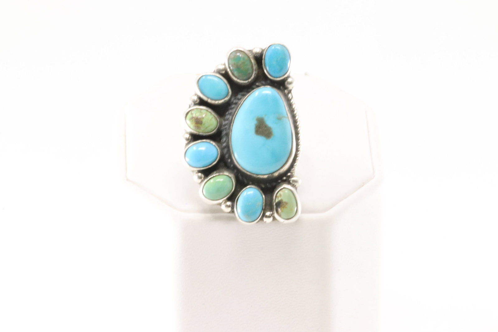 Native America Navajo Sterling Silver Kingman Turquoise Ring By Geraldine James.: This is a Native America Navajo Sterling Silver Kingman Turquoise Ring By Geraldine James. Ring size: 7.00.