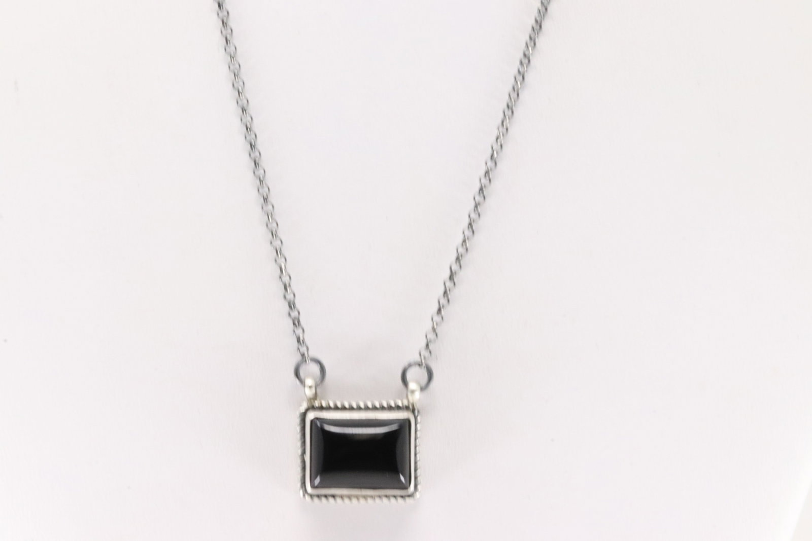 Native America Navajo Sterling Silver Black Onyx Necklace By Judith Dixon.: This is a Native America Navajo Sterling Silver Black Onyx Necklace By Judith Dixon. Necklace length: 16.00"