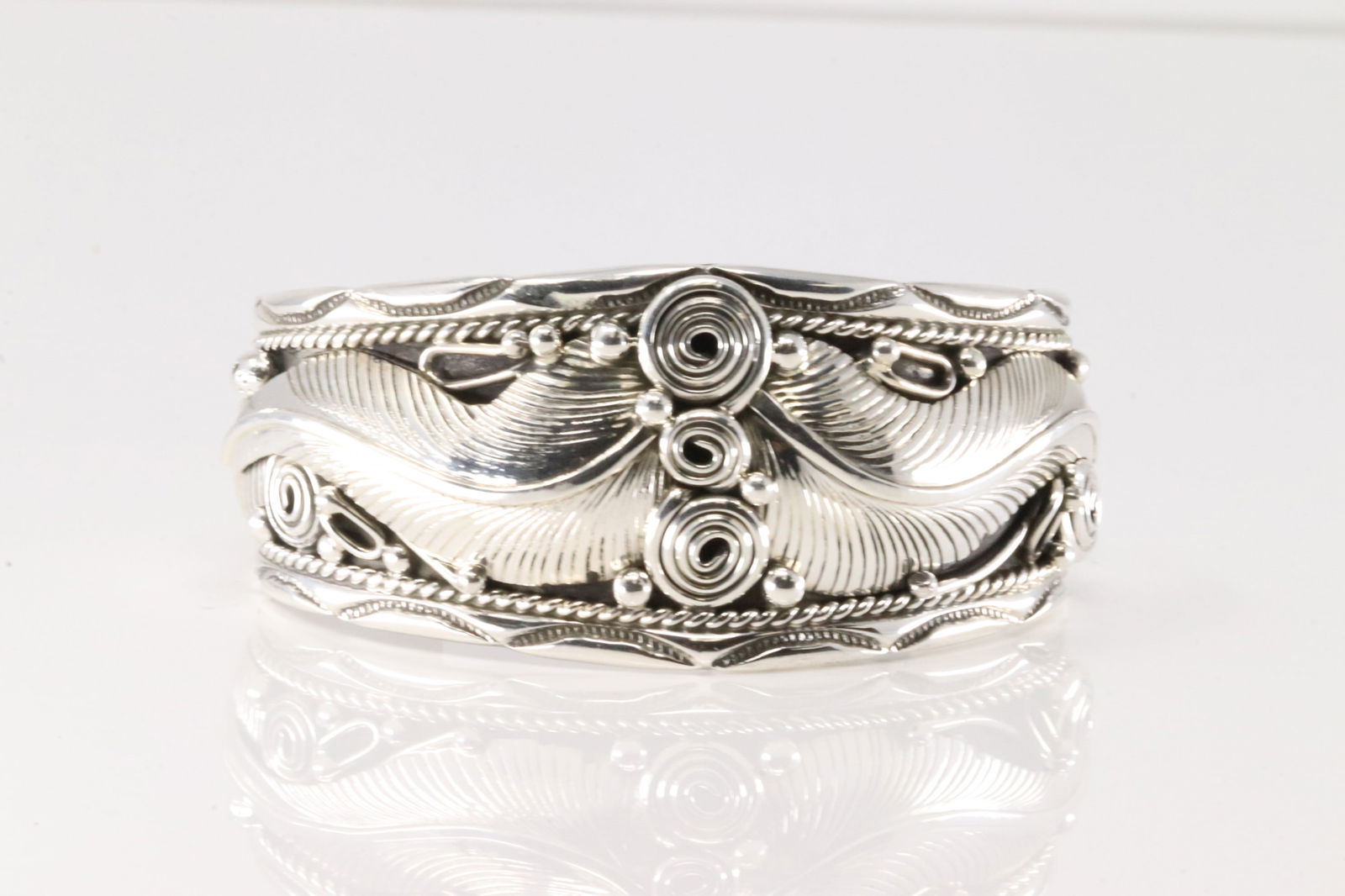 Native America Navajo Sterling Silver Solid Bracelet Leaf Cuff By Darrell Morgan. (1 of 4)