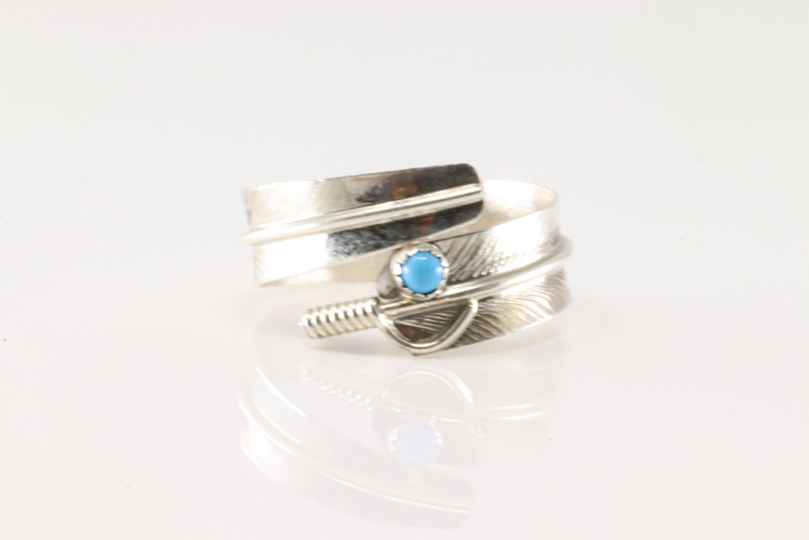 Native America Navajo Sterling Silver Turquoise Feather Ring .: This is a Native America Navajo Sterling Silver Turquoise Feather Ring. Ring size: 9.00.