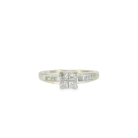 14Kt White Gold Diamond Ring.