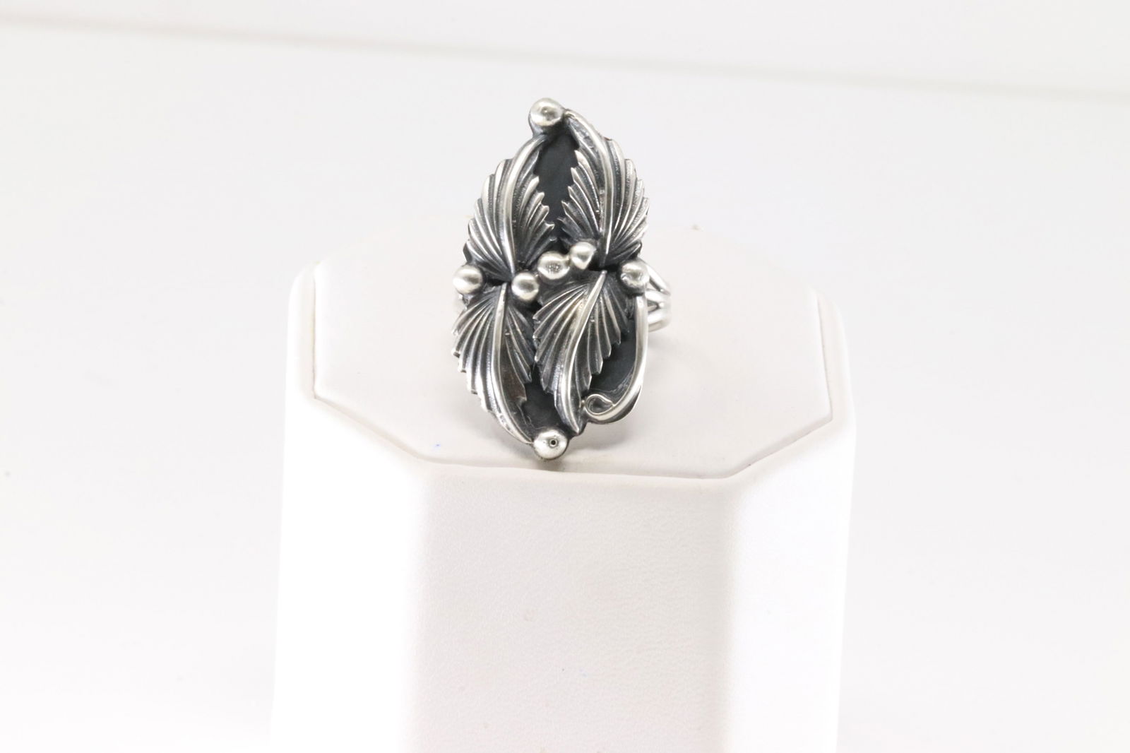 Native America Navajo Sterling Silver Leaf Ring By Gregg Yazzie. (1 of 4)