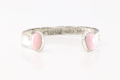Native America Zuni Sterling Silver Pink Conch Shell Bracelet Cuff By Jude Candelaria.