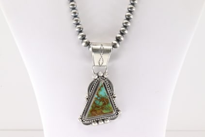Native America Navajo Sterling Silver Kingman Turquoise Necklace By Tom Lewis.