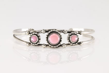 Native America Navajo Sterling Silver Pink Conch Shell Bracelet Cuff.