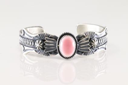 Native America Navajo Sterling Silver Pink Conch Shell Bracelet Cuff By Kevin Billah.