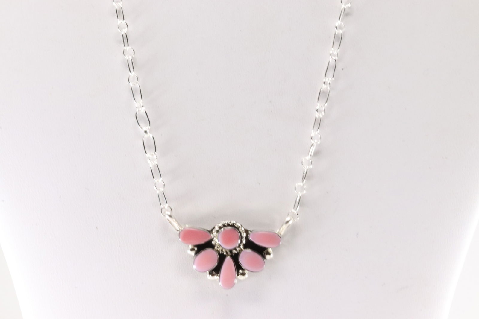 Native America Navajo Sterling Silver Pink Conch Shell Necklace By Suzanna Johnson. (1 of 4)