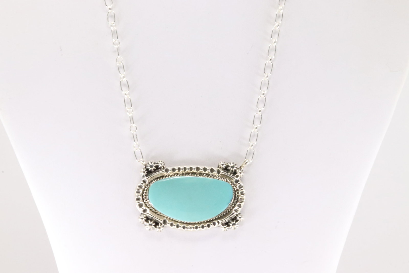 Native America Navajo Sterling Silver Turquoise Necklace By Dorothy Lee.: This is a Native America Navajo Sterling Silver Turquoise Necklace By Dorothy Lee. Necklace length: 16.00"