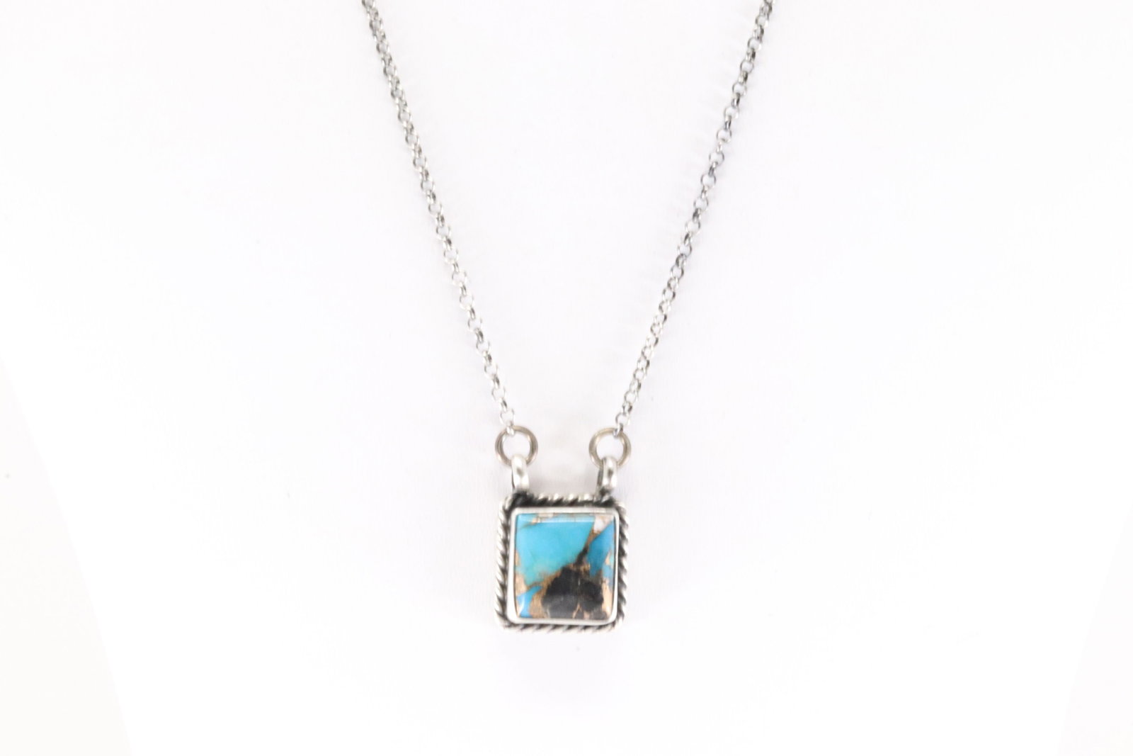 Native America Navajo Sterling Silver Turquoise Compressed Necklace By Johnny Dixon.: This is a Native America Navajo Sterling Silver Turquoise Compressed Necklace By Johnny Dixon. Necklace length: 18.00"