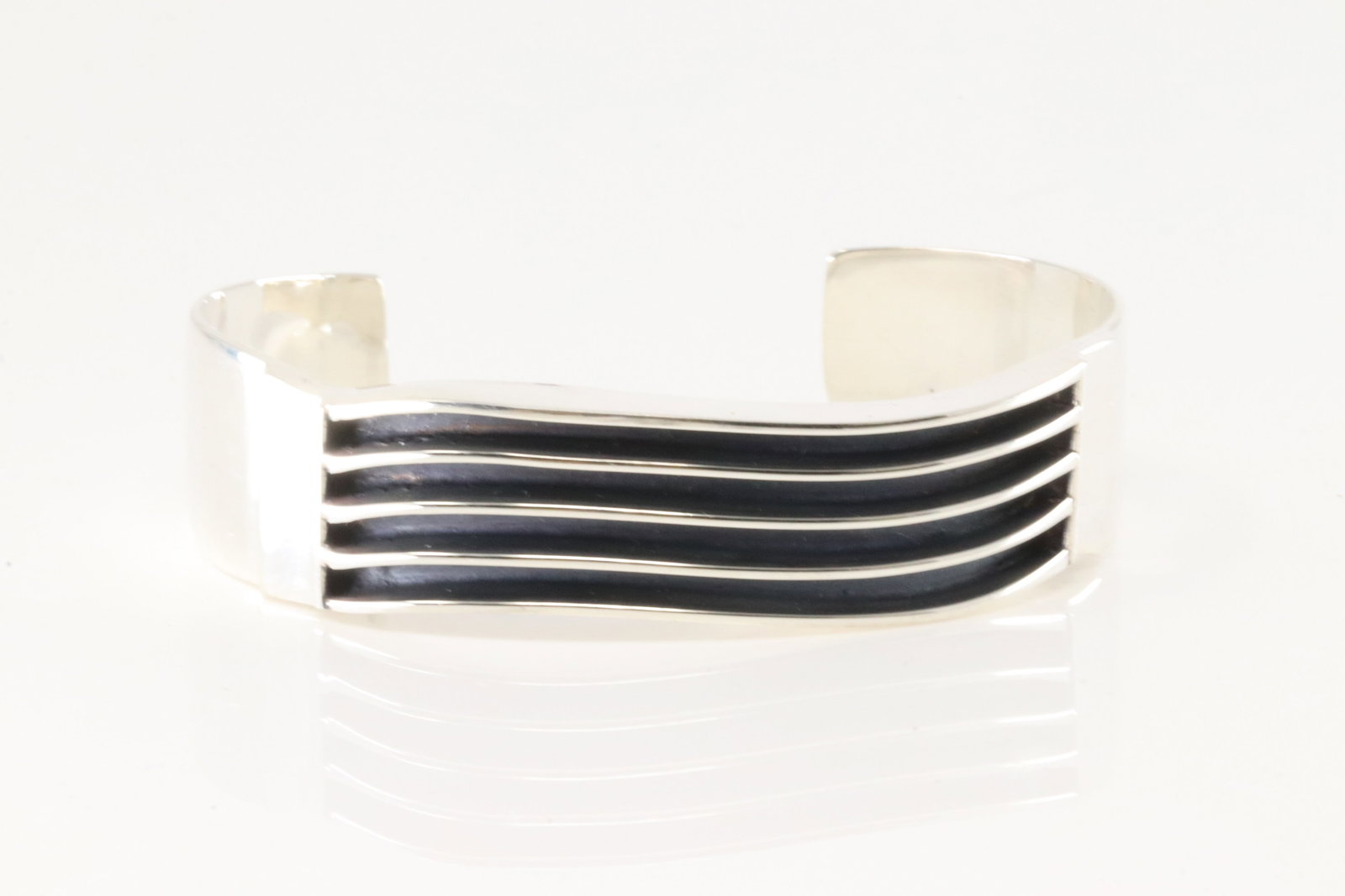 Native America Navajo Sterling Silver Solid Bracelet Cuff By James Bahe.: This is a Native America Navajo Sterling Silver Solid Bracelet Cuff By James Bahe.