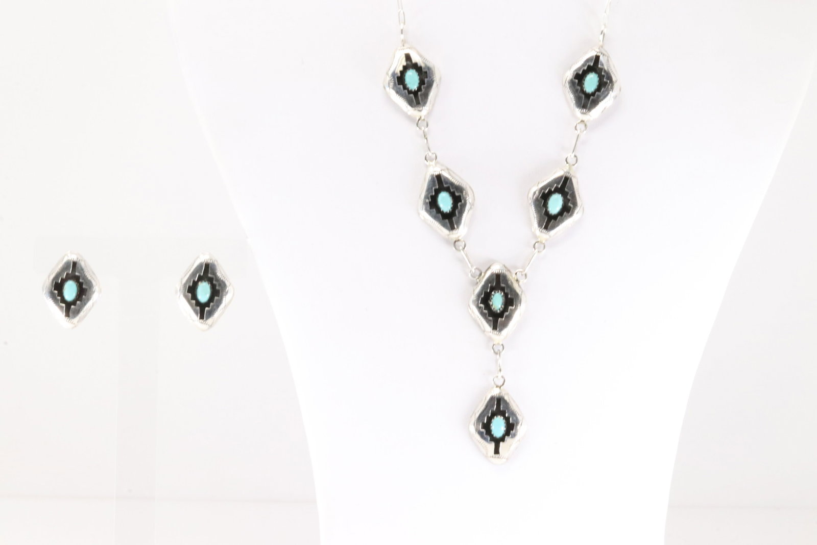 Native America Navajo Sterling Silver Turquoise Necklace & Earring's Set By Felix Perry.: This is a Native America Navajo Sterling Silver Turquoise Necklace & Earring's Set By Felix Perry. Necklace length: 18.00"