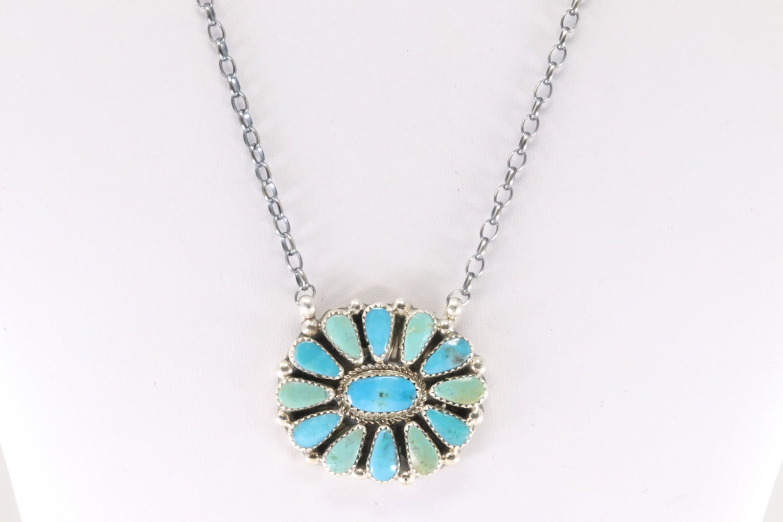 Native America Navajo Sterling Silver Kingman Turquoise Necklace By Alicia Wilson.: This is a Native America Navajo Sterling Silver Kingman Turquoise Necklace By Alicia Wilson. Necklace length: 18.00"