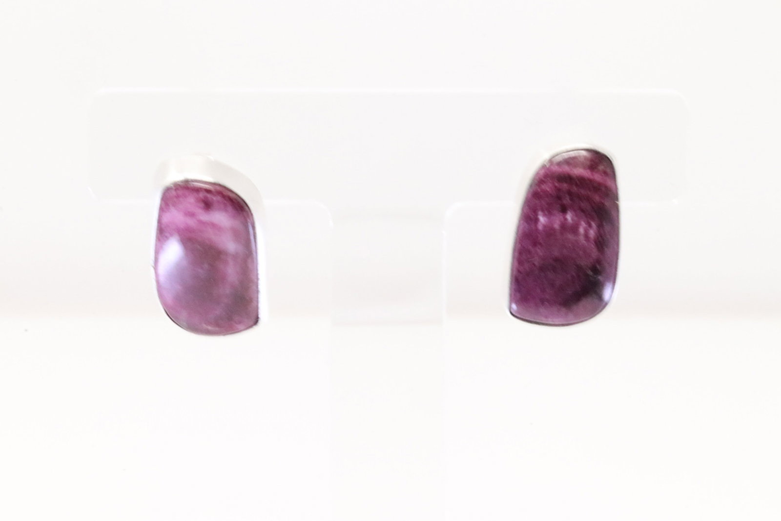 Native America Navajo Sterling Silver Purple Spiny Oyster Post Earring's By Judith Dixon.: This is a Native America Navajo Sterling Silver Purple Spiny Oyster Post Earring's By Judith Dixon.