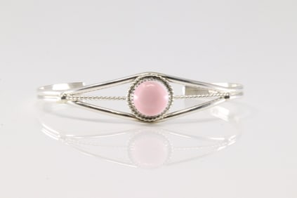 Native America Navajo Sterling Silver Pink Conch Shell Bracelet Cuff.