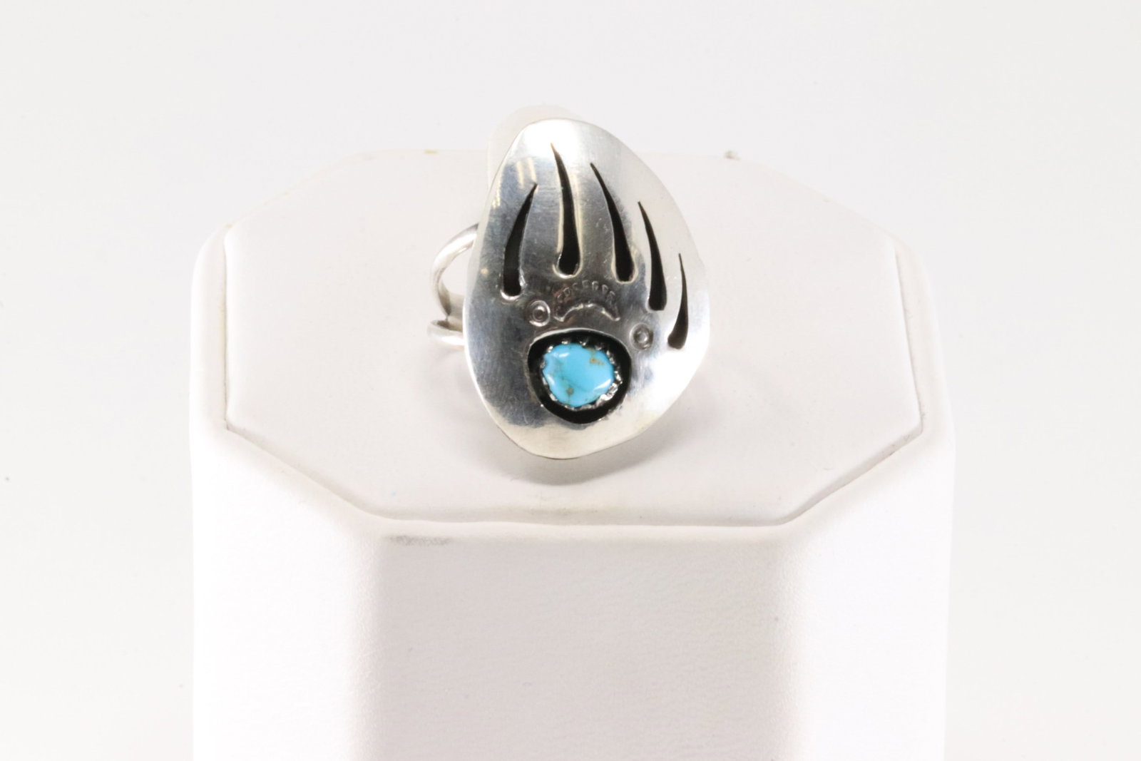 Native America Navajo Sterling Silver Bear Paw Turquoise Ring By Ervin Begay.: This is a ative America Navajo Sterling Silver Bear Paw Turquoise Ring By Ervin Begay. Ring size: 7.50.