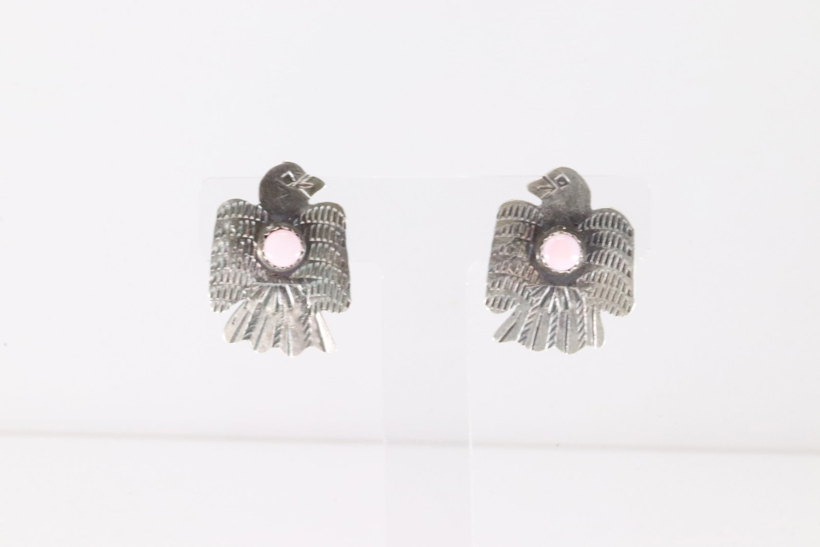 Native America Navajo Sterling Silver Pink Conch Shell Thunderbird Post Earring's By Gabriela: This is a Native America Navajo Sterling Silver Pink Conch Shell Thunderbird Post Earring's By Gabriela Yazzie.