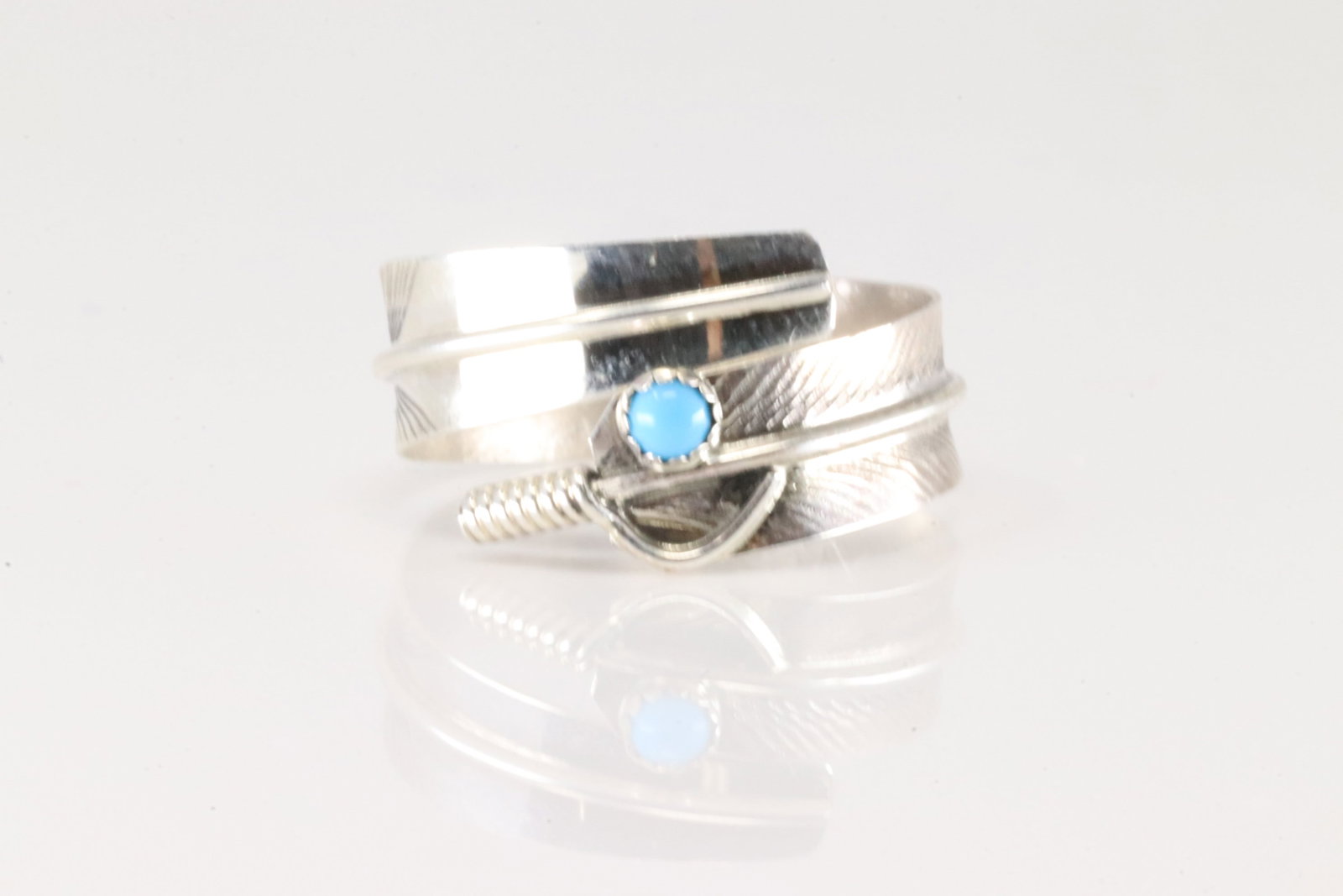 Native America Navajo Sterling Silver Turquoise Feather Ring.: This is a Native America Navajo Sterling Silver Turquoise Feather Ring. Ring size: 9.00.