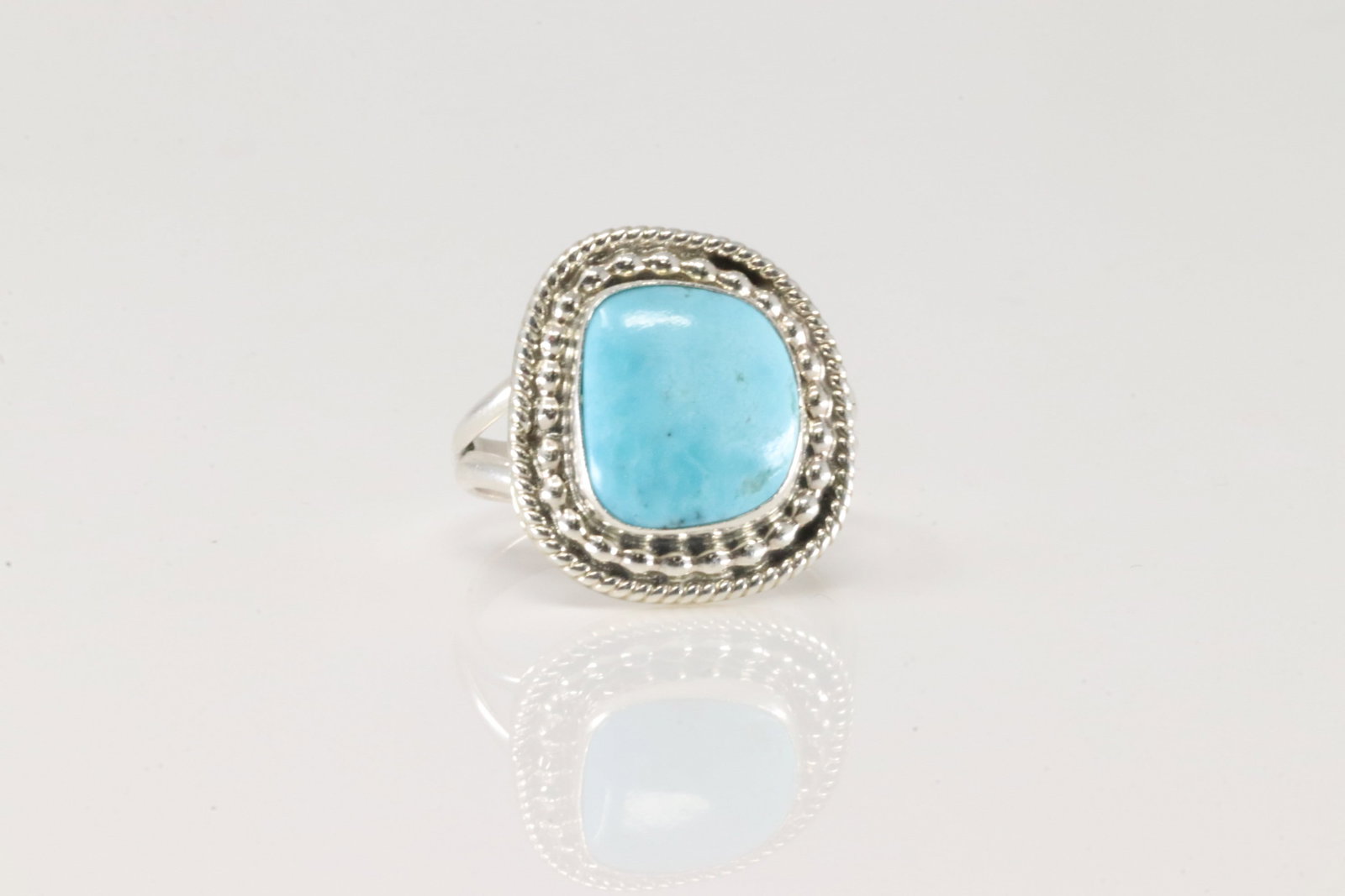 Native America Navajo Sterling Silver Turquoise Ring By B.Begaye.: This is a Native America Navajo Sterling Silver Turquoise Ring By B.Begaye. Ring size: 7.25.
