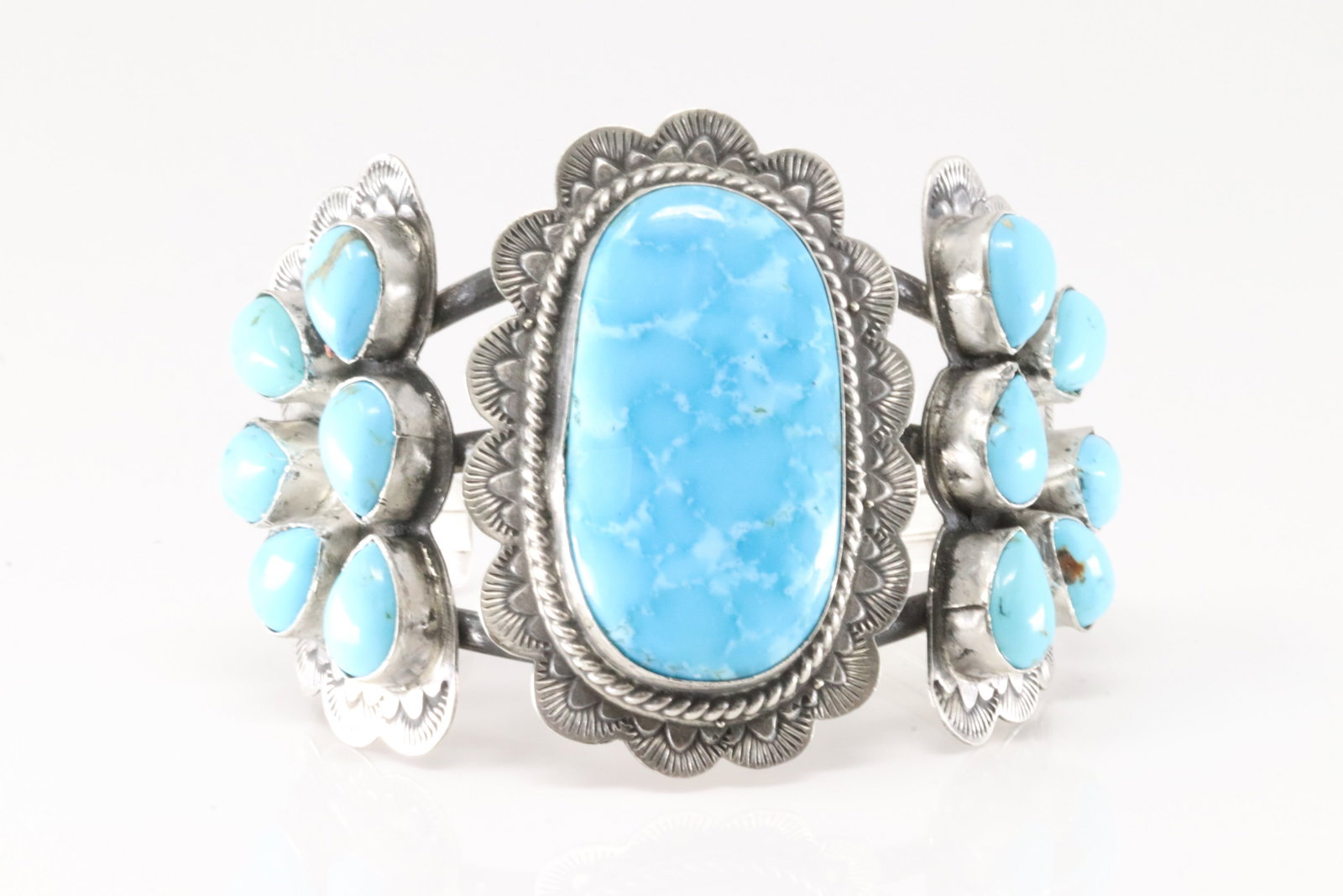 Native America Navajo Sterling Silver Kingman Turquoise Turquoise Bracelet Cuff By Kee.J.: This is a Native America Navajo Sterling Silver Kingman Turquoise Turquoise Bracelet Cuff By Kee.J. Total weight: 66.30 Grams.