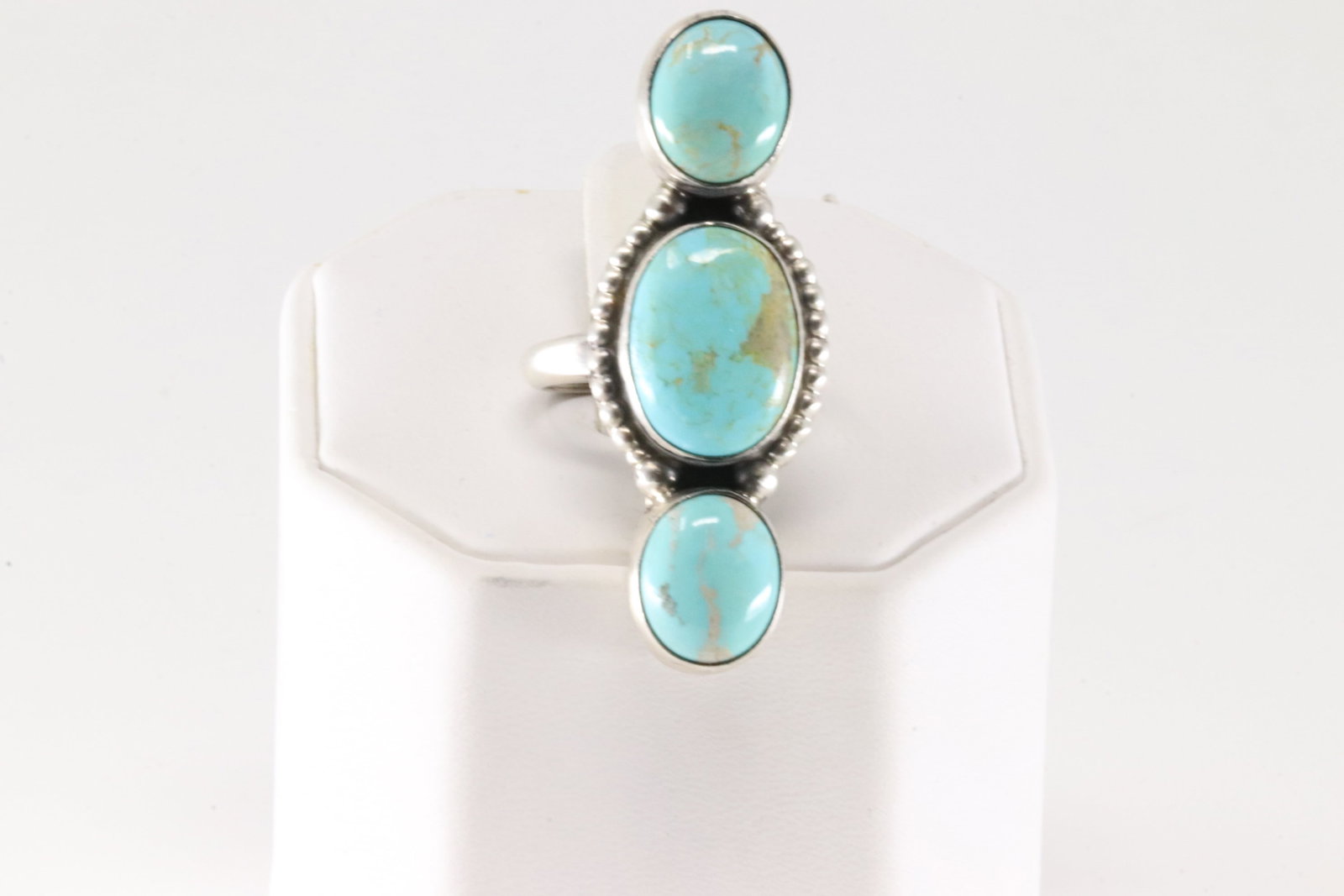 Native America Navajo Sterling Silver Kingman Turquoise Ring By A.M.: This is a Native America Navajo Sterling Silver Kingman Turquoise Ring By A.M. Ring size: 8.00.