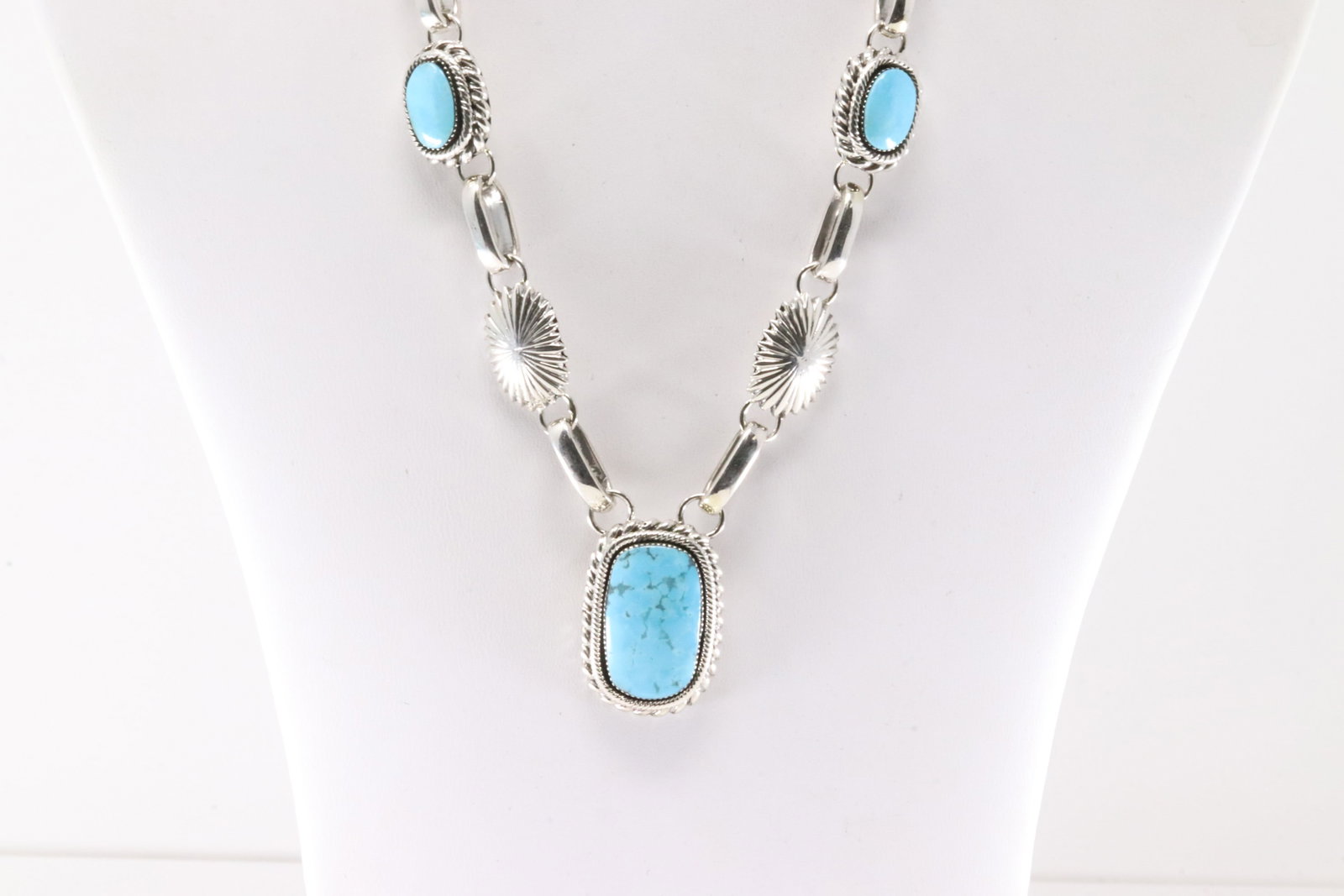 Native America Navajo Sterling Silver Turquoise Necklace By Gilbert Smith.: This is a Native America Navajo Sterling Silver Turquoise Necklace By Gilbert Smith. Necklace length: 20.00"