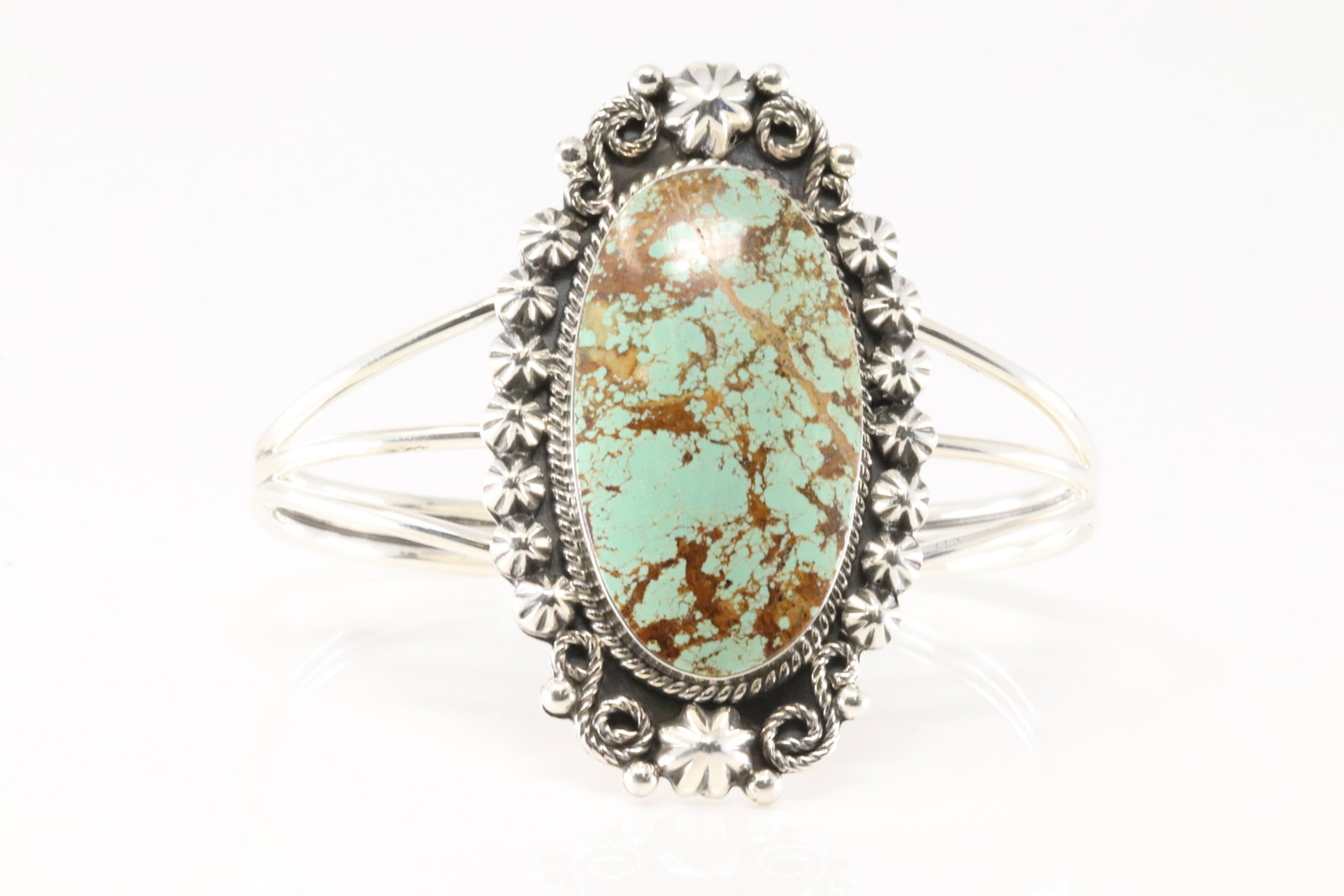 Native America Navajo Sterling Silver Kingman Turquoise Bracelet Cuff By Jennifer Cayaditto.: This is a Native America Navajo Sterling Silver Kingman Turquoise Bracelet Cuff By Jennifer Cayaditto.