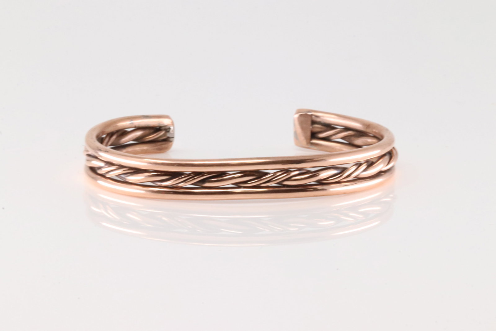 Native America Navajo Copper Bracelet Cuff By Elaine Tahe.: This is a Native America Navajo Copper Bracelet Cuff By Elaine Tahe.