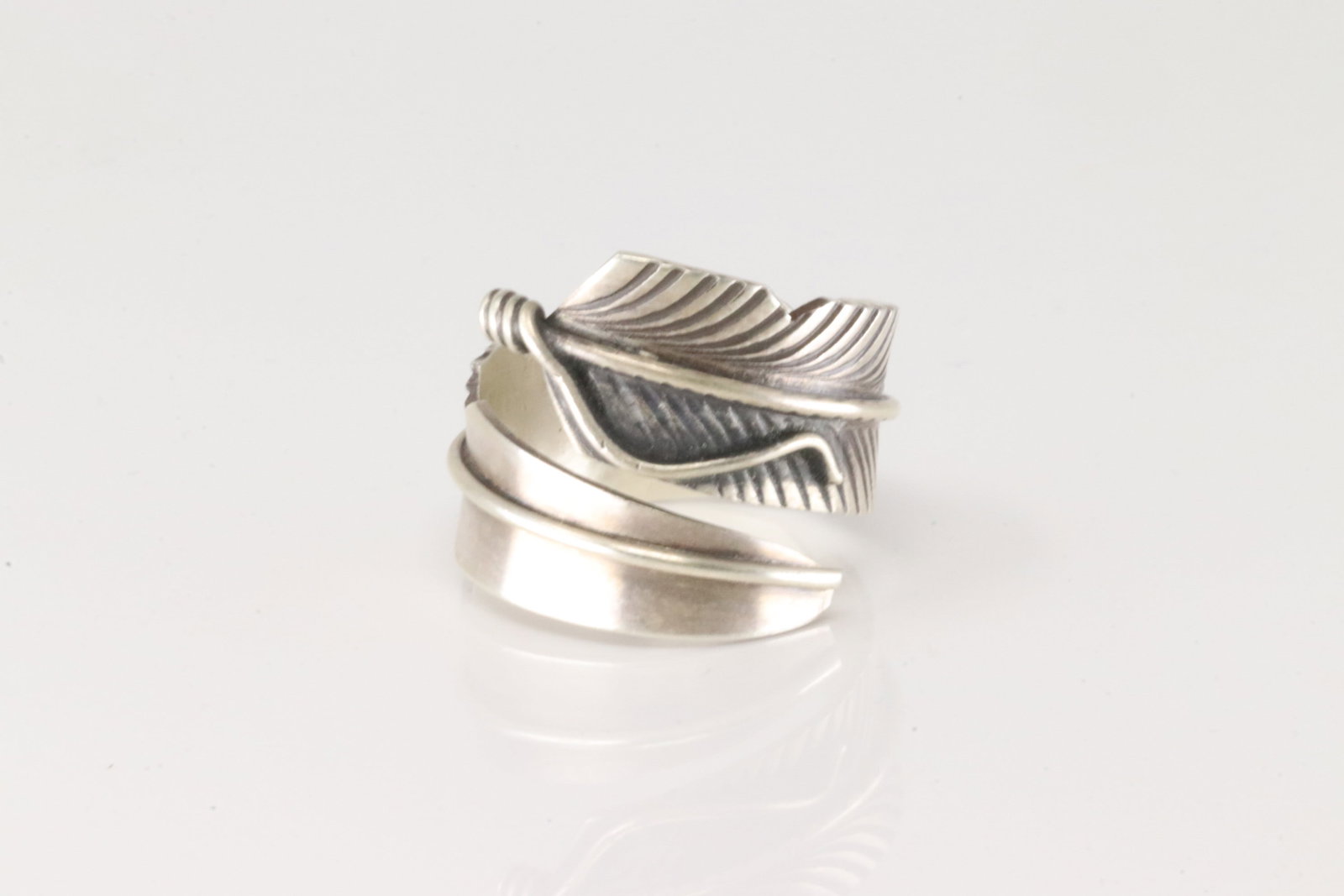 Native America Navajo Sterling Silver Feather Ring By C.C.: This is a Native America Navajo Sterling Silver Feather Ring By C.C. Ring size: 7.50.