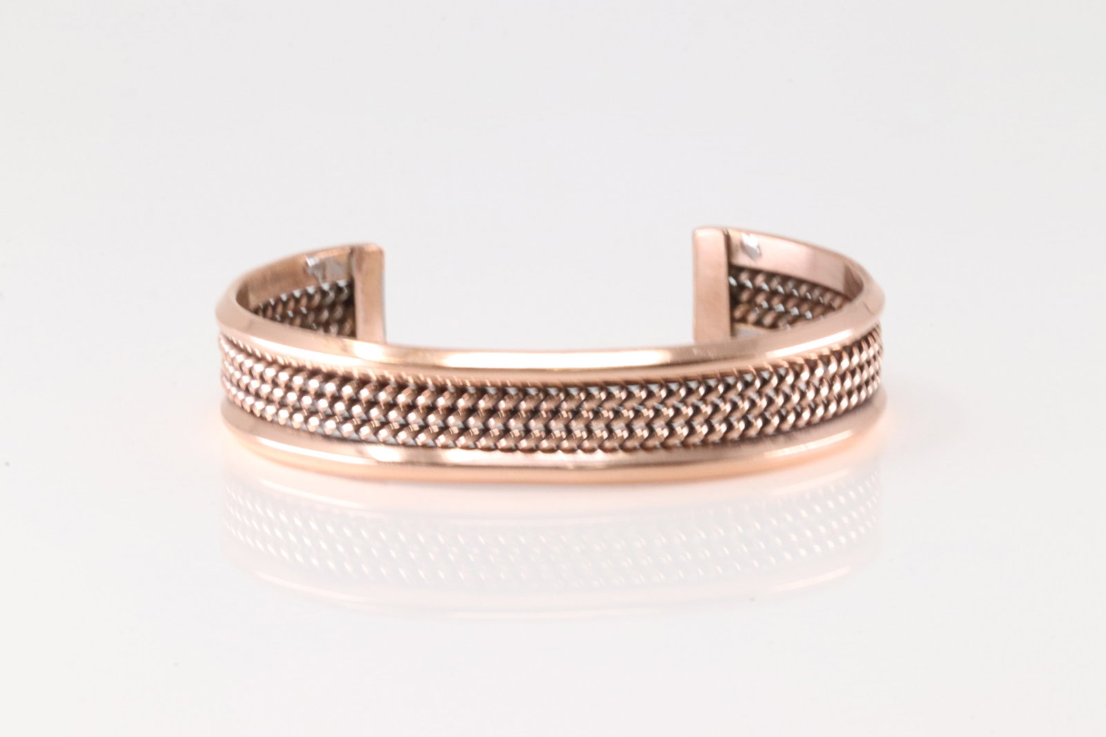 Native America Navajo Copper Bracelet Cuff By Elaine Tahe.: This is a Native America Navajo Copper Bracelet Cuff By Elaine Tahe.