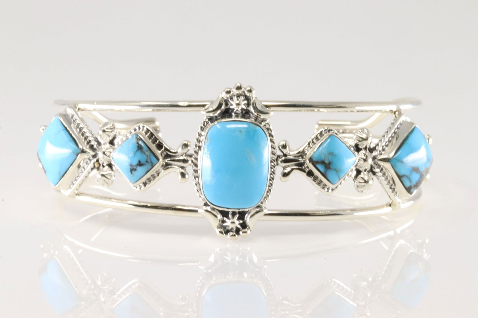 Native America Navajo Sterling Silver Turquoise Bracelet Cuff By Mike Smith.: This is a Native America Navajo Sterling Silver Turquoise Bracelet Cuff By Mike Smith.